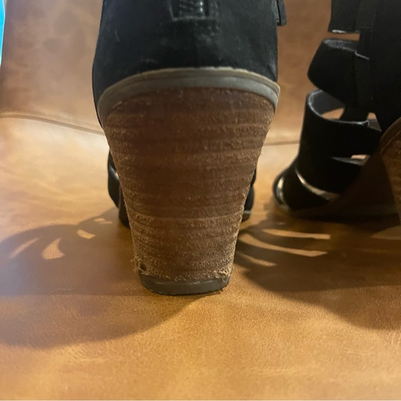 Dr. Scholl’s Black Strappy Sandals With Heel - Picture 8 of 9